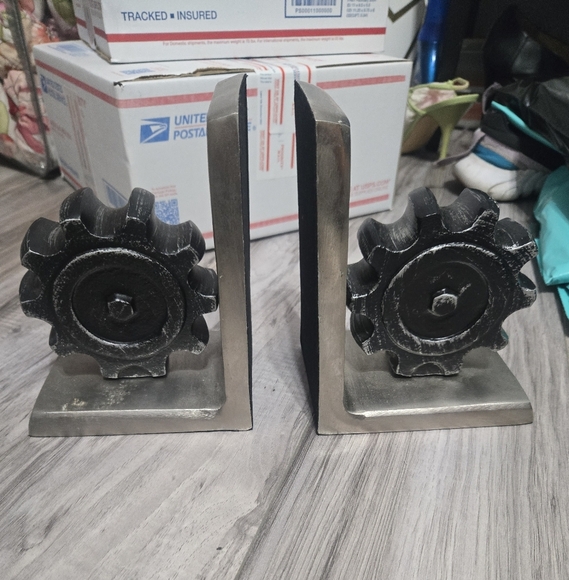 Decorative Gear Book Ends House Decor - Picture 1 of 9